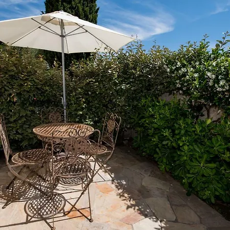 Holiday home Charmante Petite Maison A L'entree De Tropez Saint-Tropez